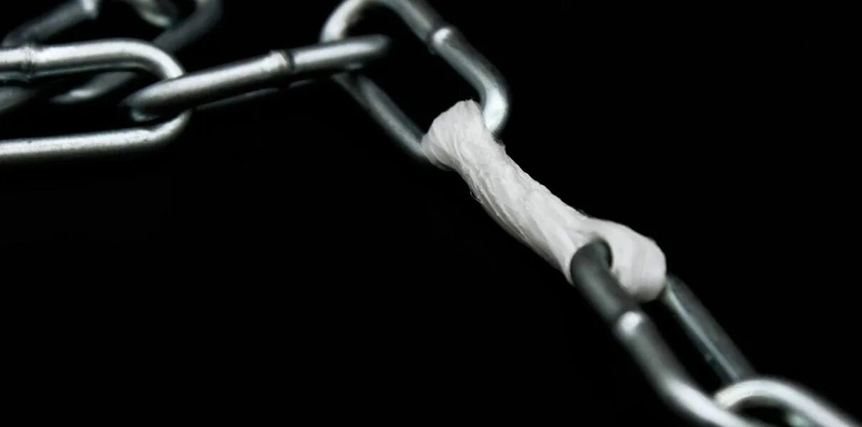 Удаться прочный