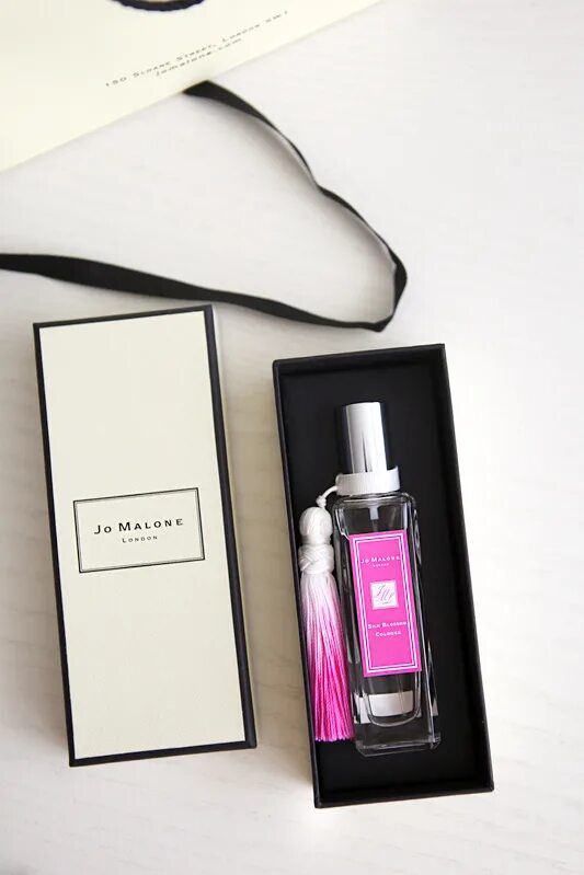 Jo malone silk blossom. Джо Малон лимитка. Jo Malone Silk Blossom Cologne. Джо Малон Силк блоссом лимитка. Джо Малон лимитка розовая.