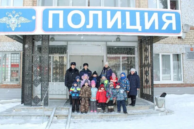 Белый дом верхний уфалей. Верхний уфалей уфалейникель. Городская больница верхний уфалей. Налоговая верхний уфалей. Фото директора 6 школы верхний уфалей 2022.
