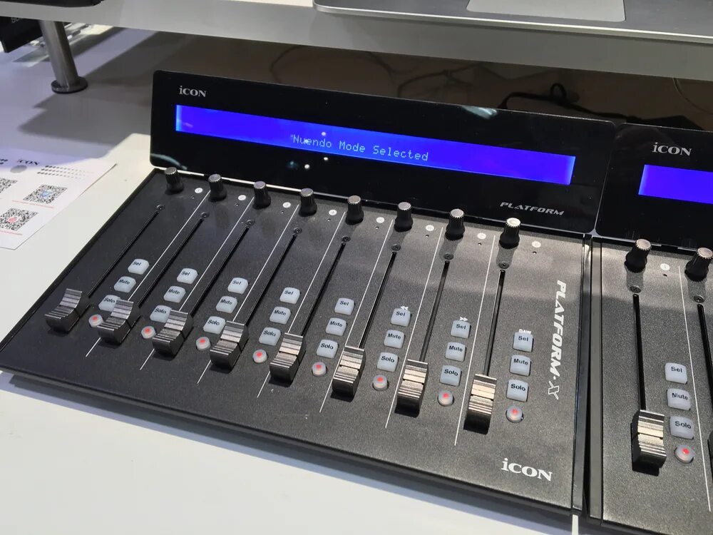 Pro logic контроллер. Midi-контроллер icon platform nano. midi-контроллер icon platform m+. миди клавиатура для logic pro. midi controller logic pro.