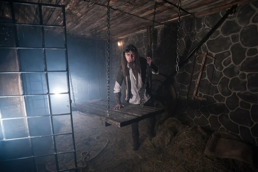 мир квестов красноярск подбор. квест доктор франкенштейн новочебоксарск. квест башня франкенштейна красноярск. судная ночь квест самара кадры. проклятие анны квест красноярск.