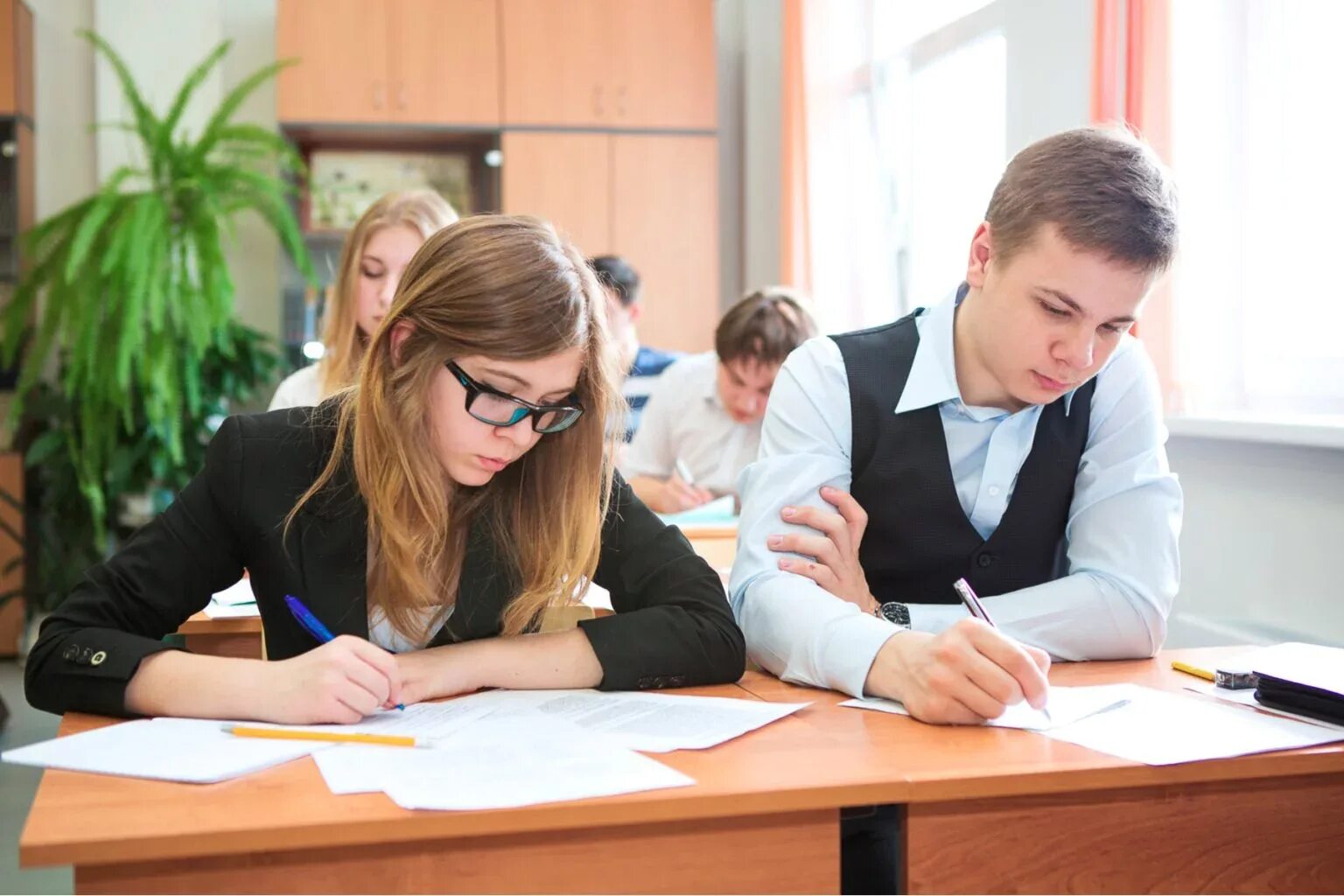 5 9 класс среднее образование. Ученик 9 класса. российские школьники. школьники 11 класс. среднее образование это.