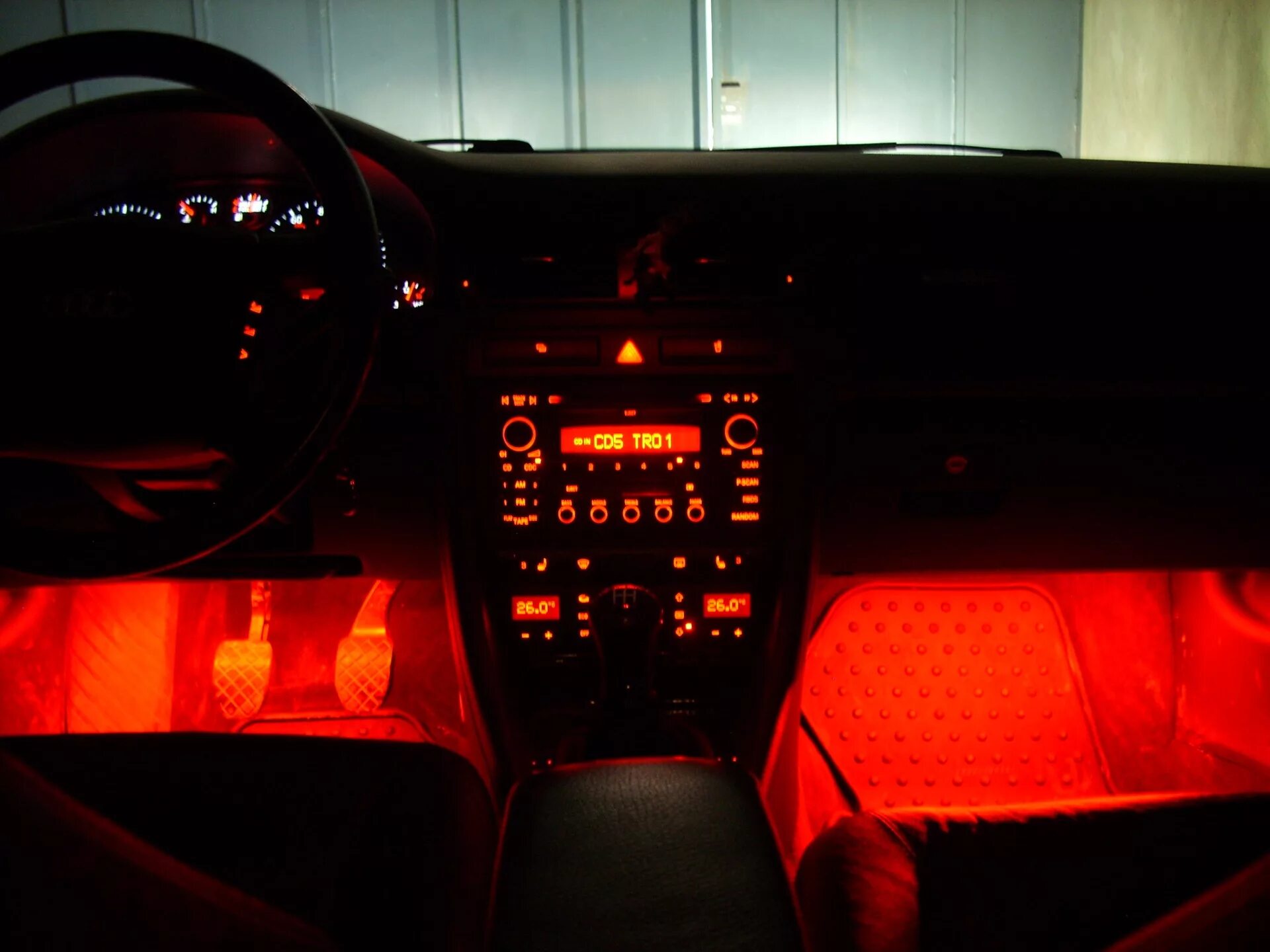 Красная подсветка салона. Красная подсветка в авто. Машины с красной подсветкой. 210 Красная подсветка салона. Купить красную подсветку