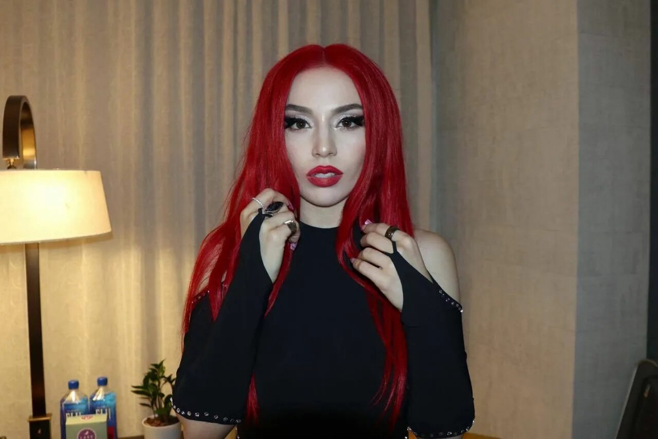 Ava max done. Ava max 2025. ava max клип 2025 года. ава макс моё сердце.