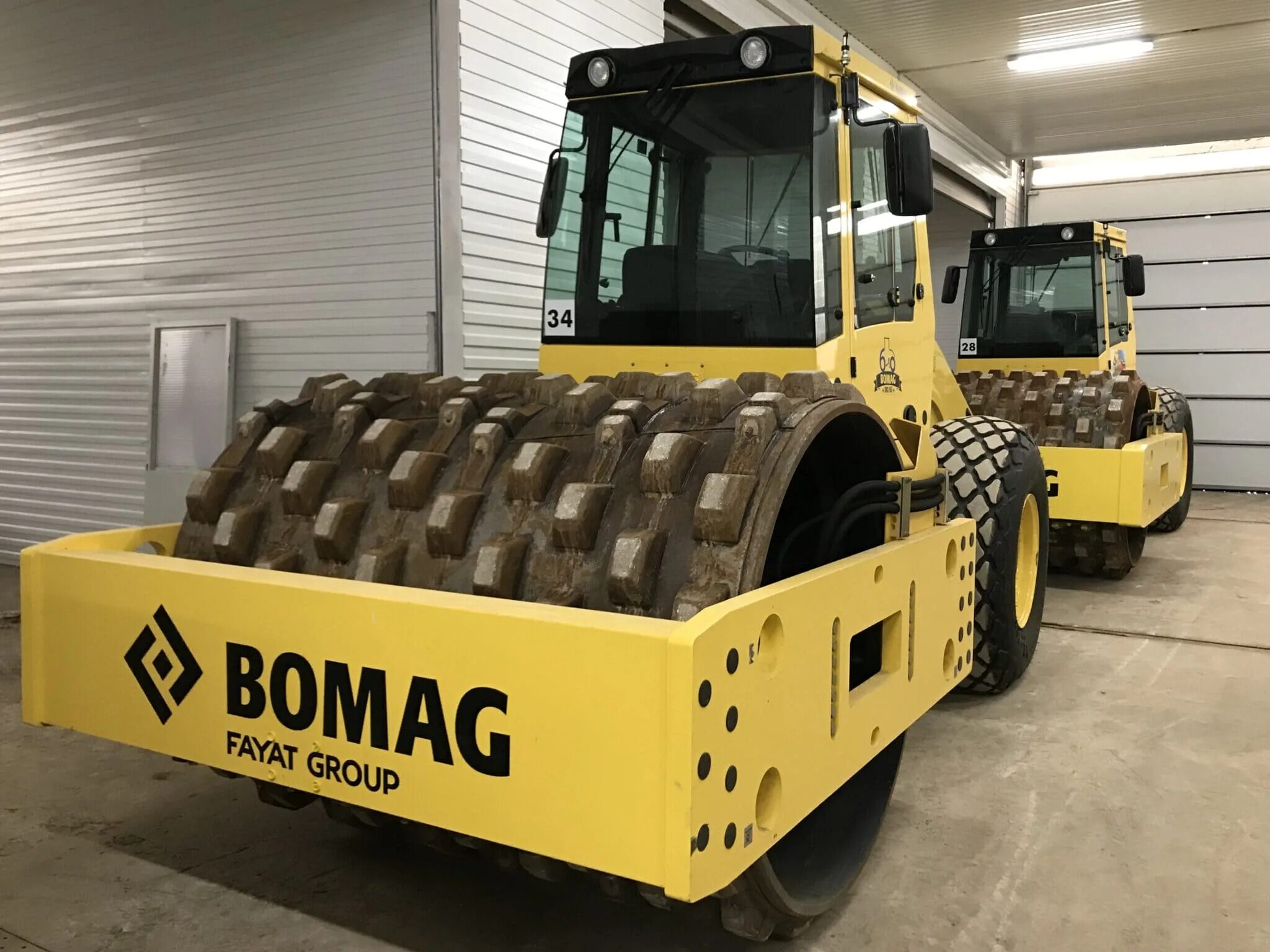 2 катки 0. Bomag BW 215. Бомаг 215 d 40. Bomag BW 215 D-40. Бомаг каток 215.