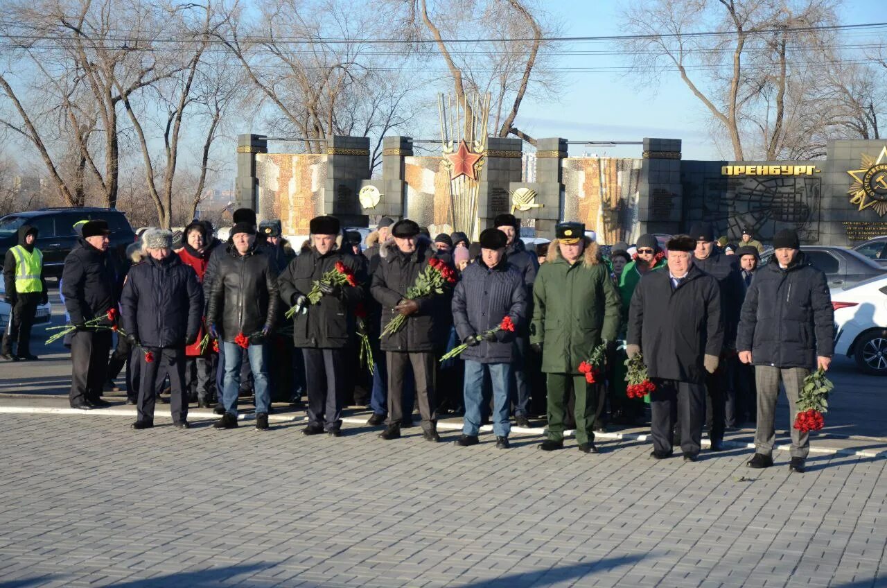 Машина на улице. Оренбург последние новости на 11 апреля. Перестрелка в оренбурге сегодня на шевченко. Оренбург последние новости на 11 апреля. Оренбург последние новости на 11 апреля.