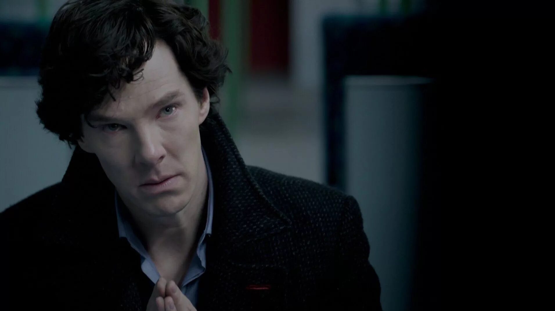 Sherlock (шерлок), 2010–2017. Sherlock поиск. Sherlock поиск. Бенедикт камбербэтч шерлок плачет. Шерлок с лупой бенедикт.