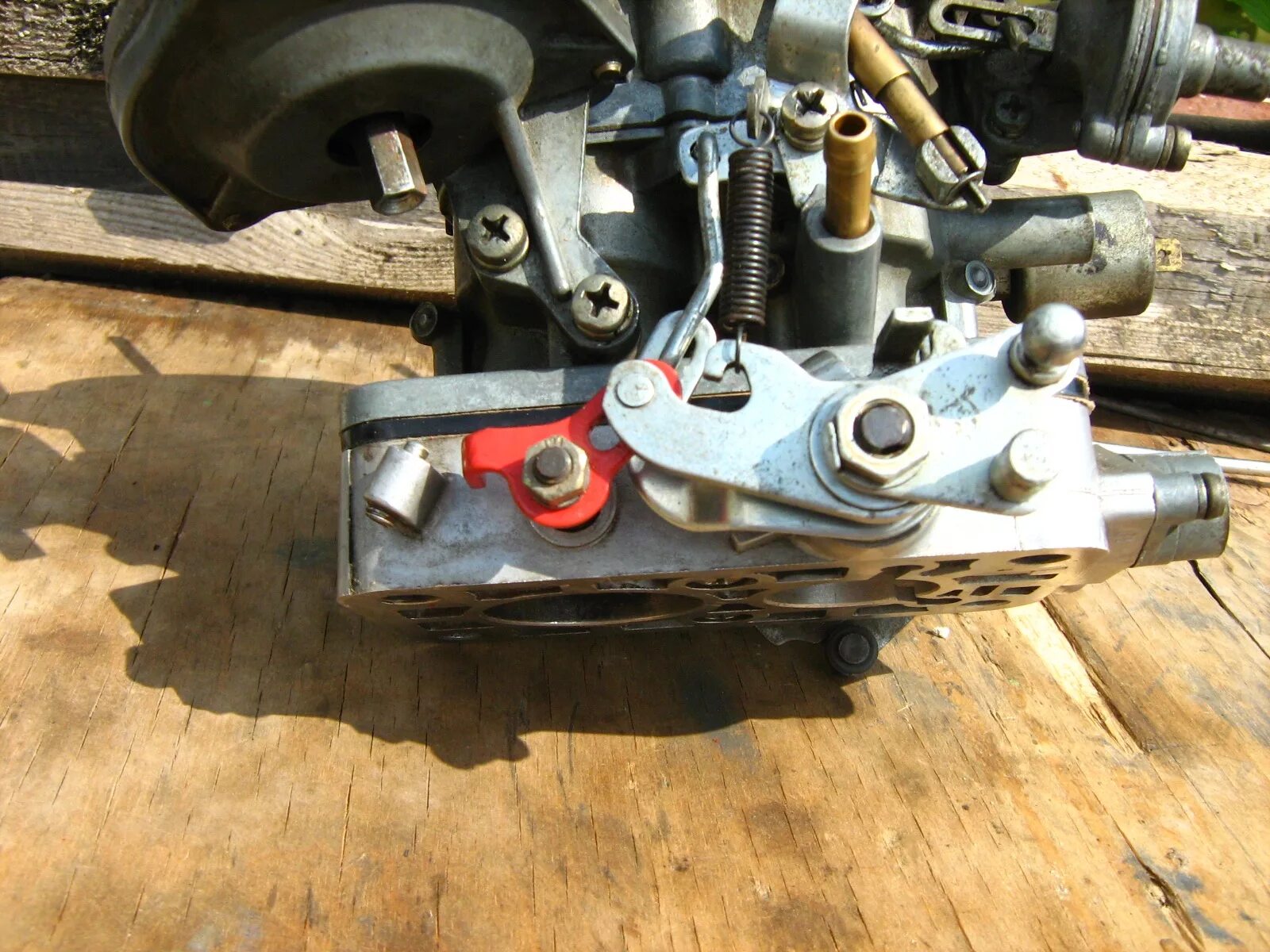 Механический привод карбюратора ваз 2107. Механический привод карбюратора ваз 2107. Механический привод карбюратора. Карбюратор 2105 с механическим приводом. Механический привод карбюратор озон 2107.