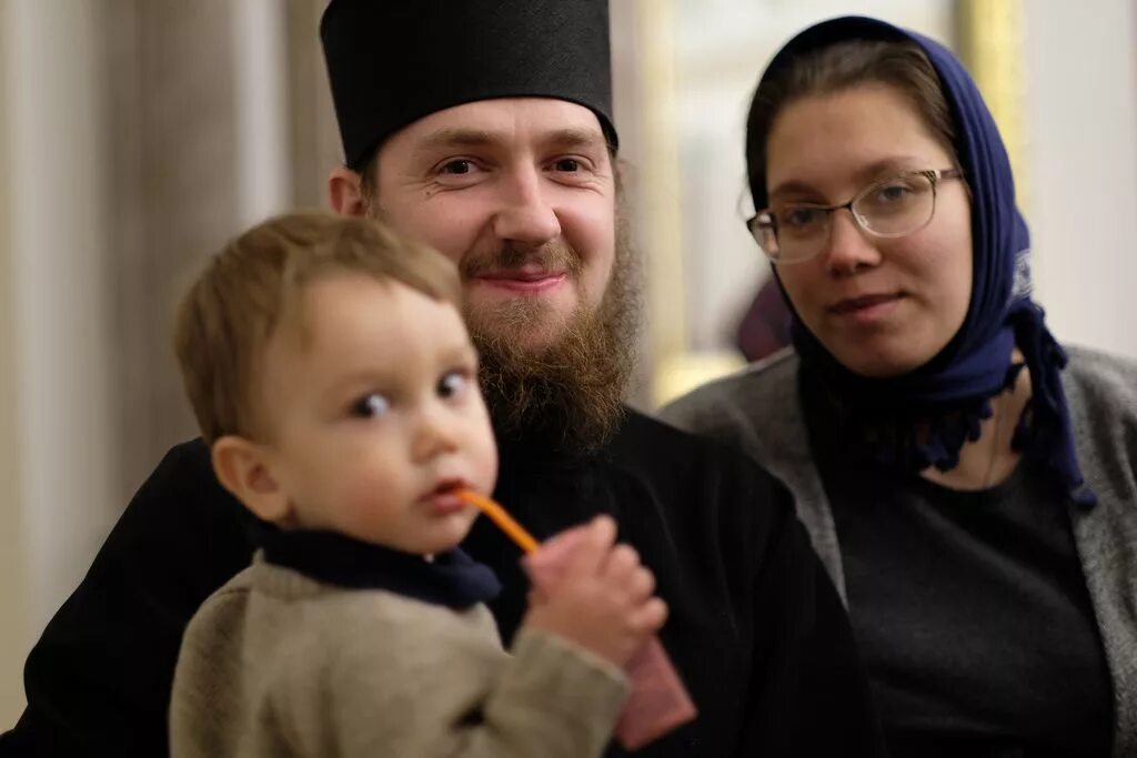 дети епископы. митрополит банченский лонгин жар. дети епископы. игорь крикота. батюшка жулебинского храма.