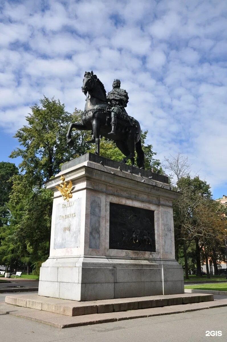 Открытие памятника петру 1 в санкт петербурге. Памятник петру i санкт-петербург. памятник петру в питере. памятник петру первому у михайловского замка. первый памятник петру 1 в санкт-петербурге у михайловского замка.