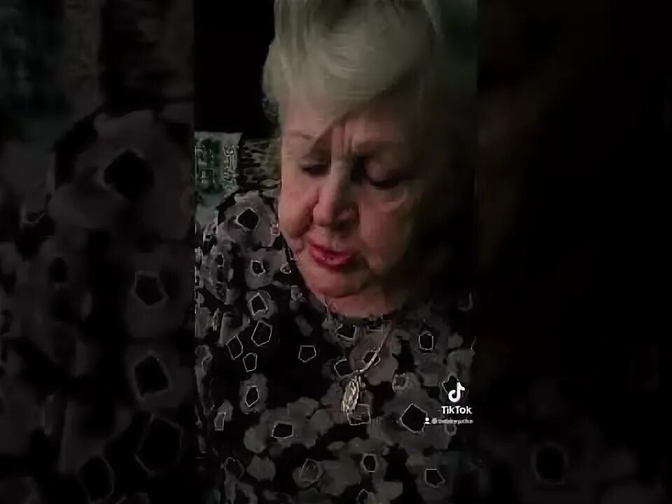 Видео мальчик бабку