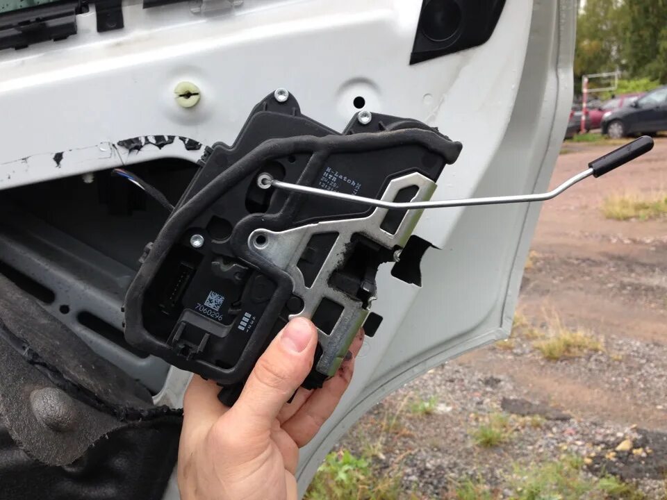 Ремонт замка бмв. Ремонт замка бмв. Внутренний замок на водительскую дверь на x ray. Ремонт замка бмв. Замок багажника bmw f23.