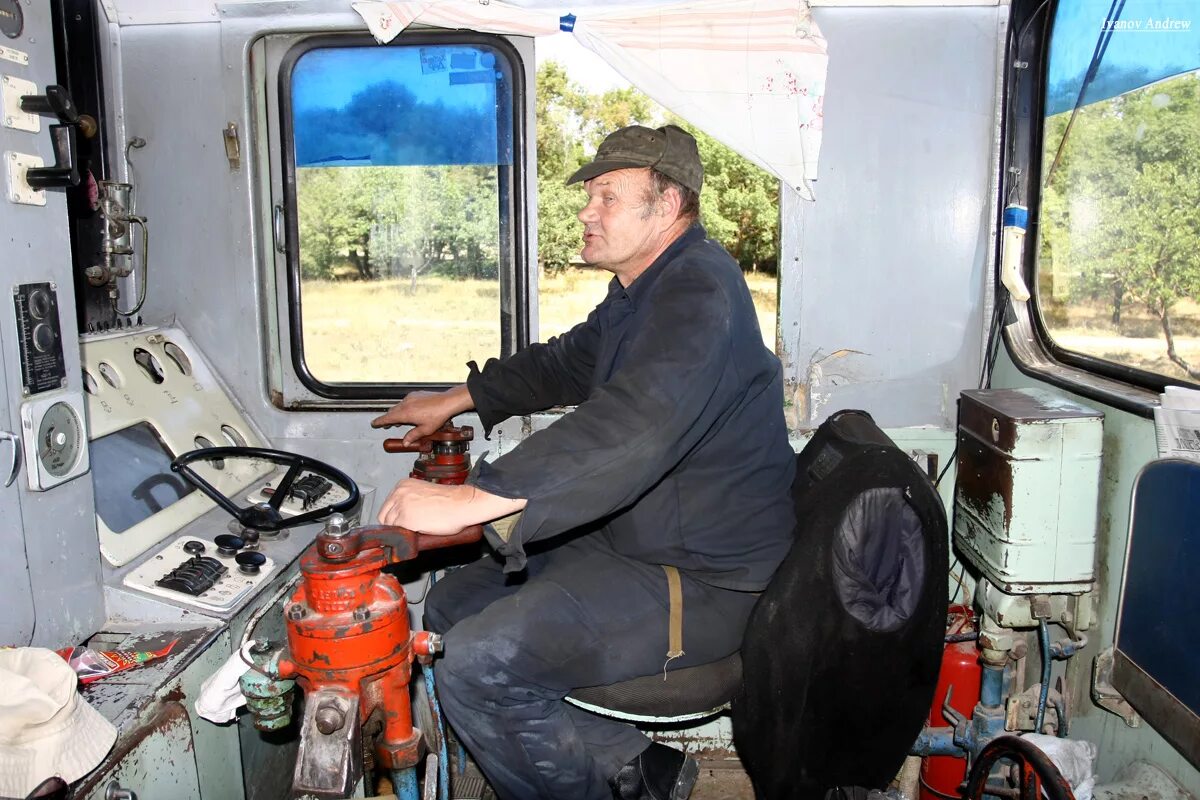 Машинист и помощник машиниста 2эс6. Помощник машиниста электровоза тепловоза. Машинист локомотива. Отпуск машиниста. Отпуск машиниста.