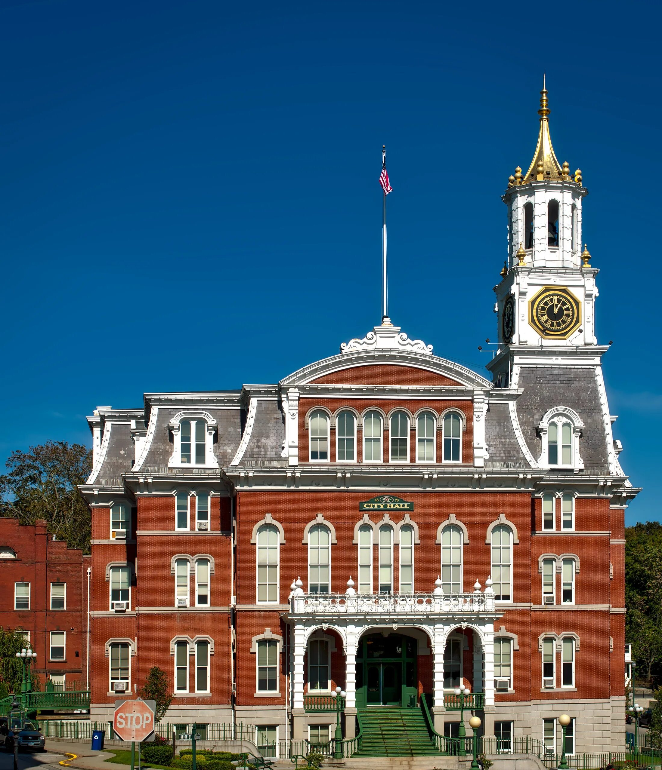 3 city hall. Нориджская ратуша. Норвич, штат Коннектикут.. Здание ратуши (Сити Холл) в Сингапуре. Сити Холл Коннектикут.