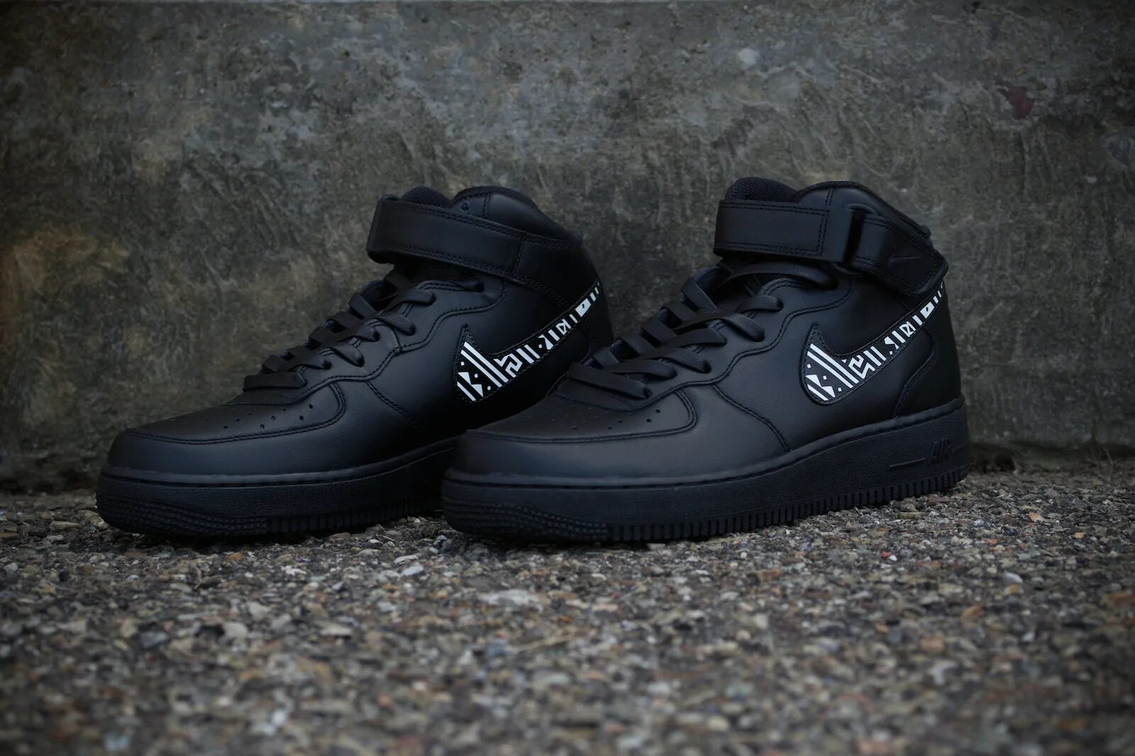 Nike air force 1 venom. Nike Air Force 1 Custom. Кастом Nike Air Force 1 черные. Nike Air Force 1 кастомные. Кастом Nike Air Force Black.