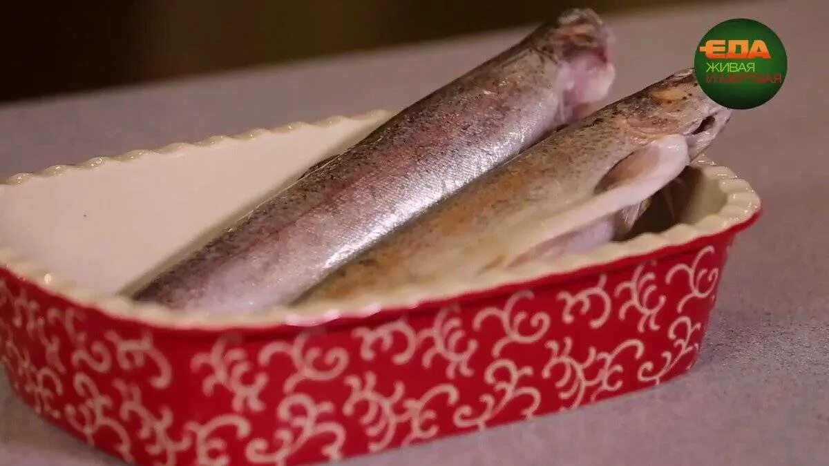 Как разрезать замороженную рыбу без разморозки. Лайфхак с рыбой. как быстро разморозить рыбу. как быстрл оттаить оыбу. разморозить пласт рыбы.