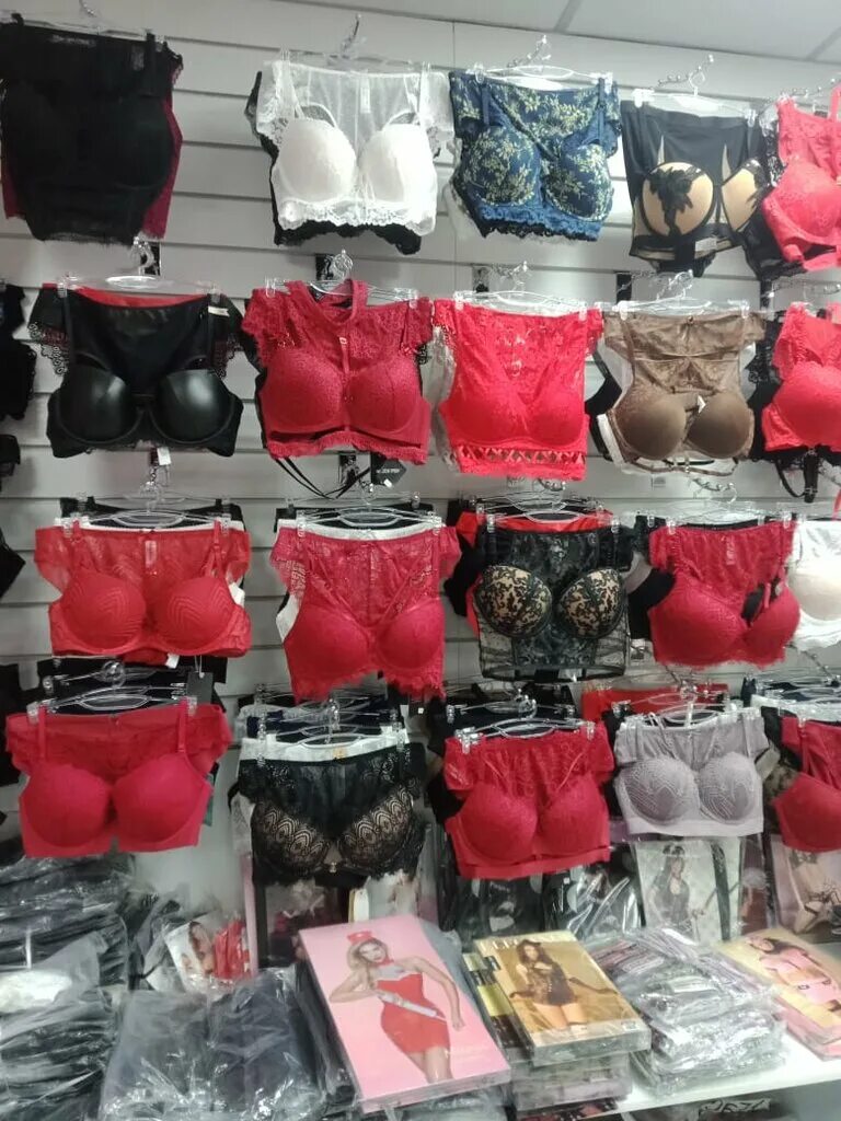 магазин нижнего белья на рынке. оптовый магазин склад белья и колготок. рынок нижнего белья. склад белья. нижней оптом.