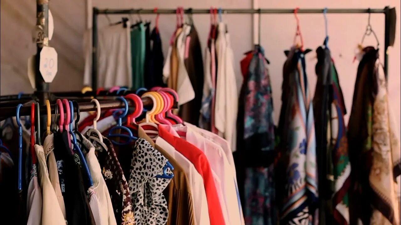 Saing. Вешалка для одежды. Одежда на плечиках. Design your clothes. Дизайнер одежды.