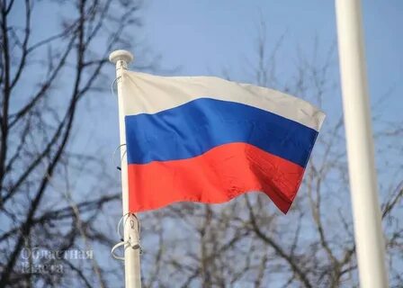 Российский флаг в париже