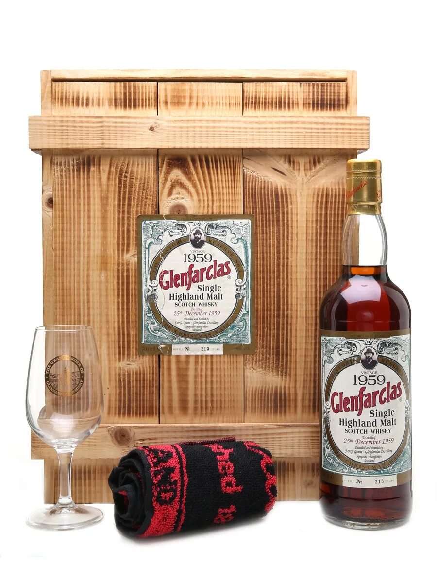 Royal park виски. Роял парк виски. Glenfarclas набор со стаканами зеленый. Авеню парк виски. Glenfarclas Christmas.