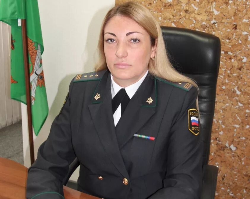 Должники судебных приставов. Приставы пестово. Судебные приставы фото. Шапка судебного пристава новая зимняя. Судебный пристав исполнитель и должник.