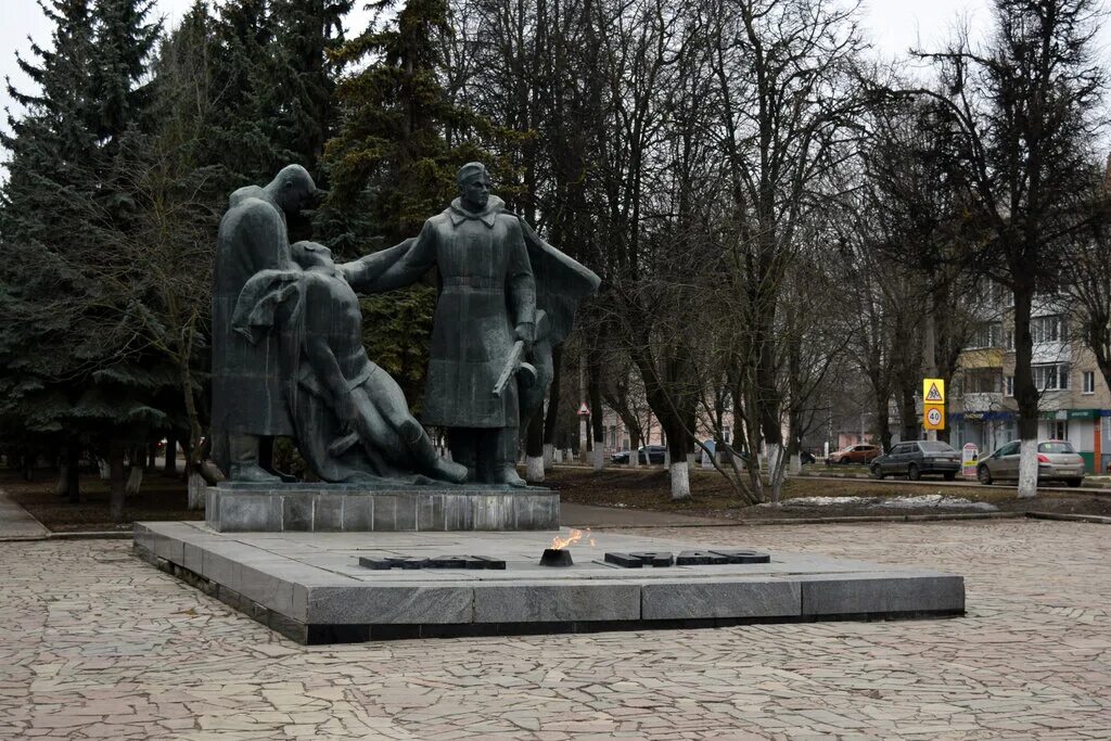 монумент вечной славы белгород. монумент вечной славы новомосковск. памятник вечной славы новомосковск. памятник трем солдатам новомосковск. вечный огонь новомосковск.