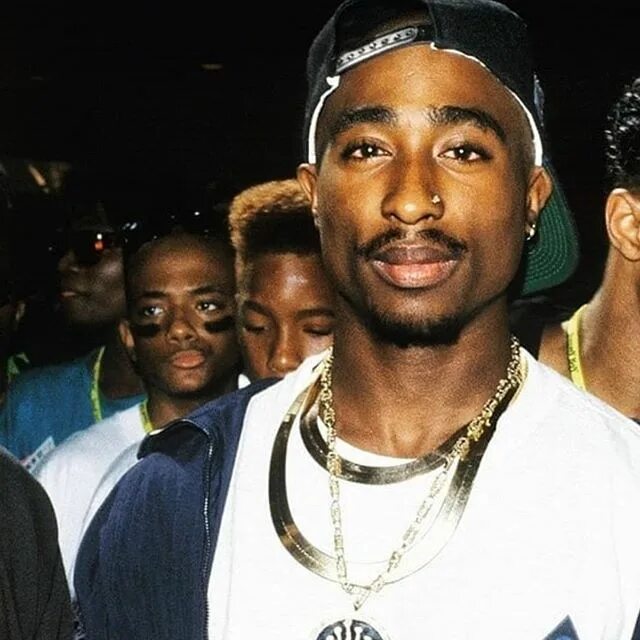 2pac shiza. 2pac. 2пак шакур. 2pac фото. 2pac на студии.