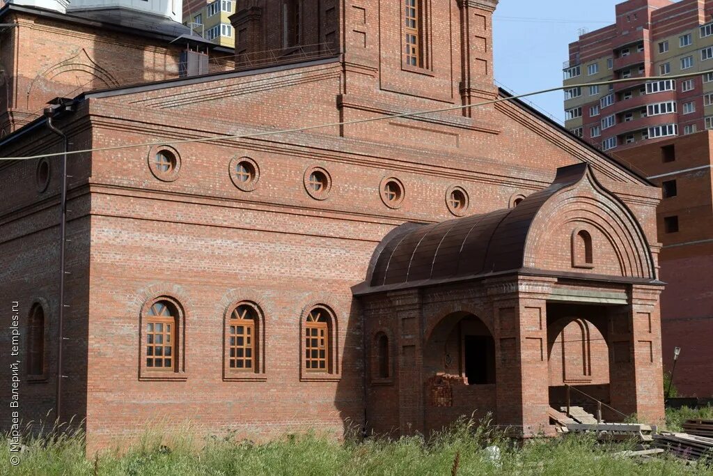 Храм вознесения тобольск. Тобольск 10 микрорайон церковь. Вознесенская церковь тобольск. Вознесенский собор тобольск. Храм вознесения господня тобольск.