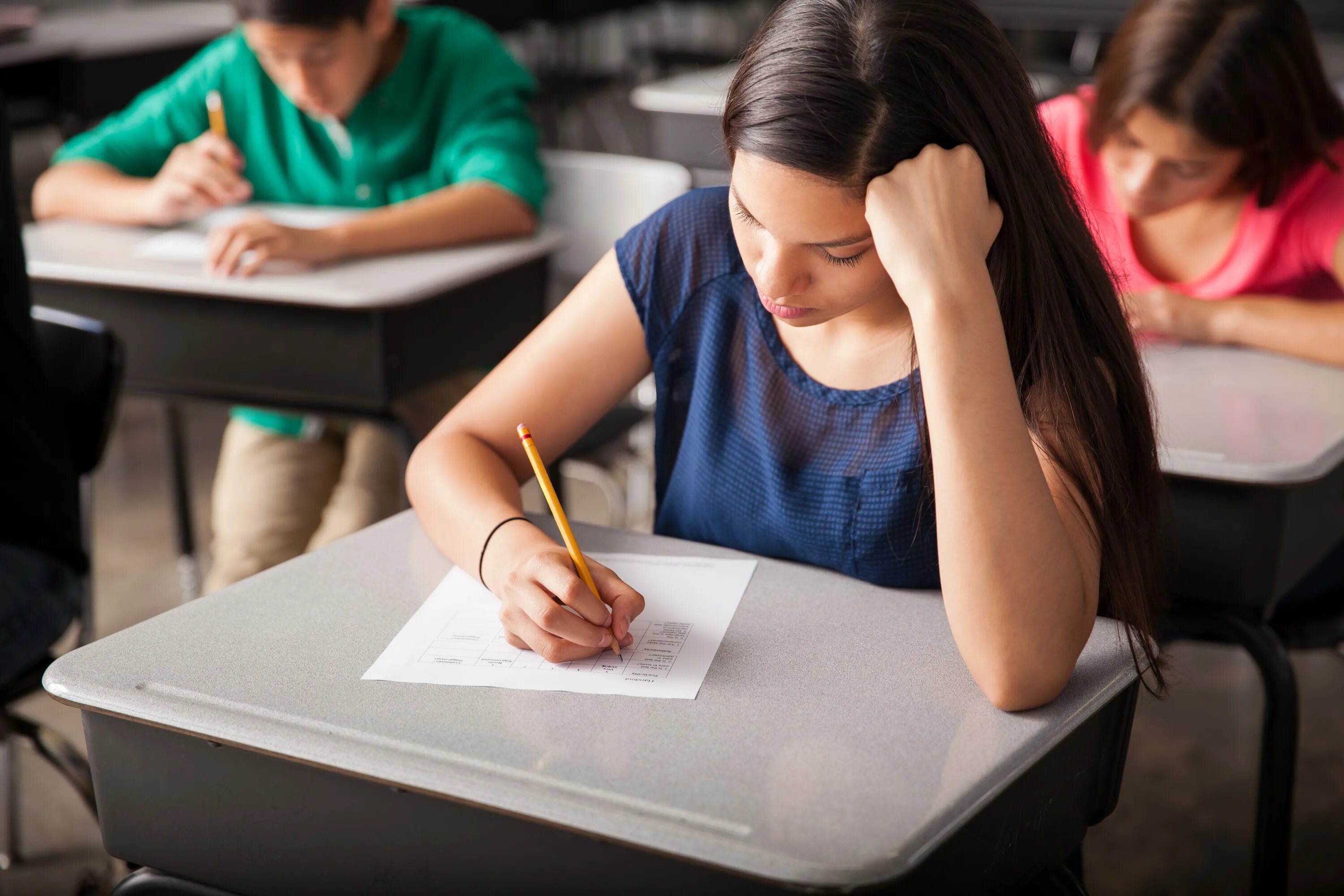 Examination student. Письменный экзамен. Учеба картинки. Дети на экзамене. Тестирование подростков.