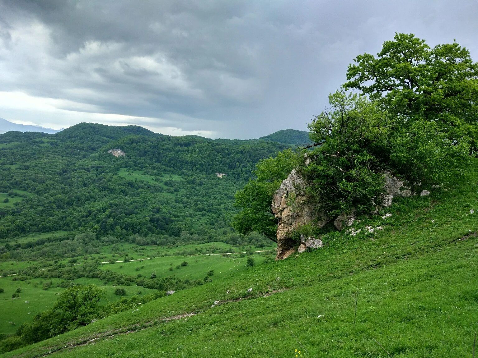 Краснодарский край читать. Краснодарский край климат и природа. Предгорная зона Краснодарского края. Климат Кубани горный. Природа Яковлево Краснодарский край.