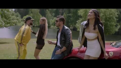 Не смотря на милое личико алкоголичка клип