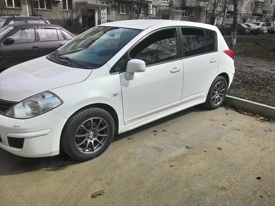 Ниссан тиида на 17 колесах. Ниссан тиида на 16 дисках. Nissan tiida r18 дисках. Диски тиида с11. Nissan tiida r16.