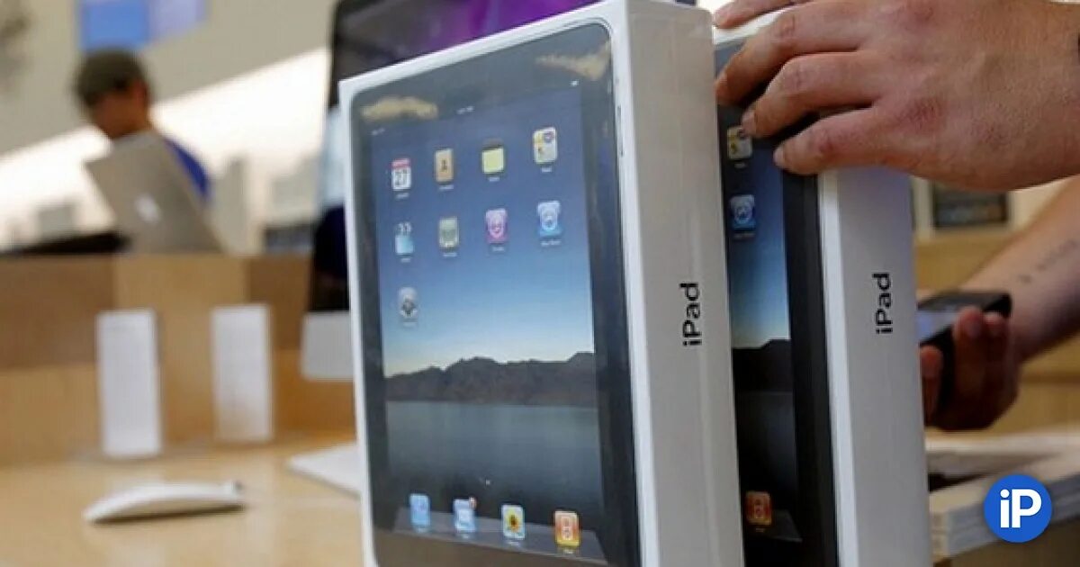 Взять айпад. Ipad. производство планшетов. ipad на производстве. айпад американский.