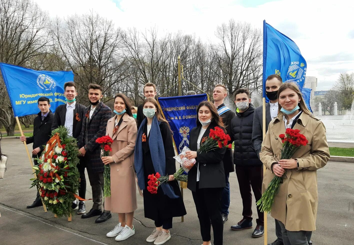 Митинг ко дню победы сценарий. Митинг ко Дню Победы. Митинг в МГУ ко Дню Победы. С днем Победы МГУ. Торжественный митинг ко Дню Победы картинки.