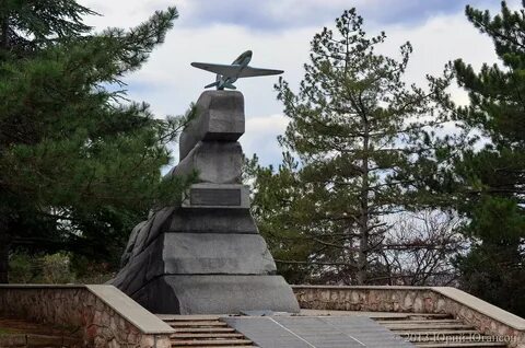 Памятник 8