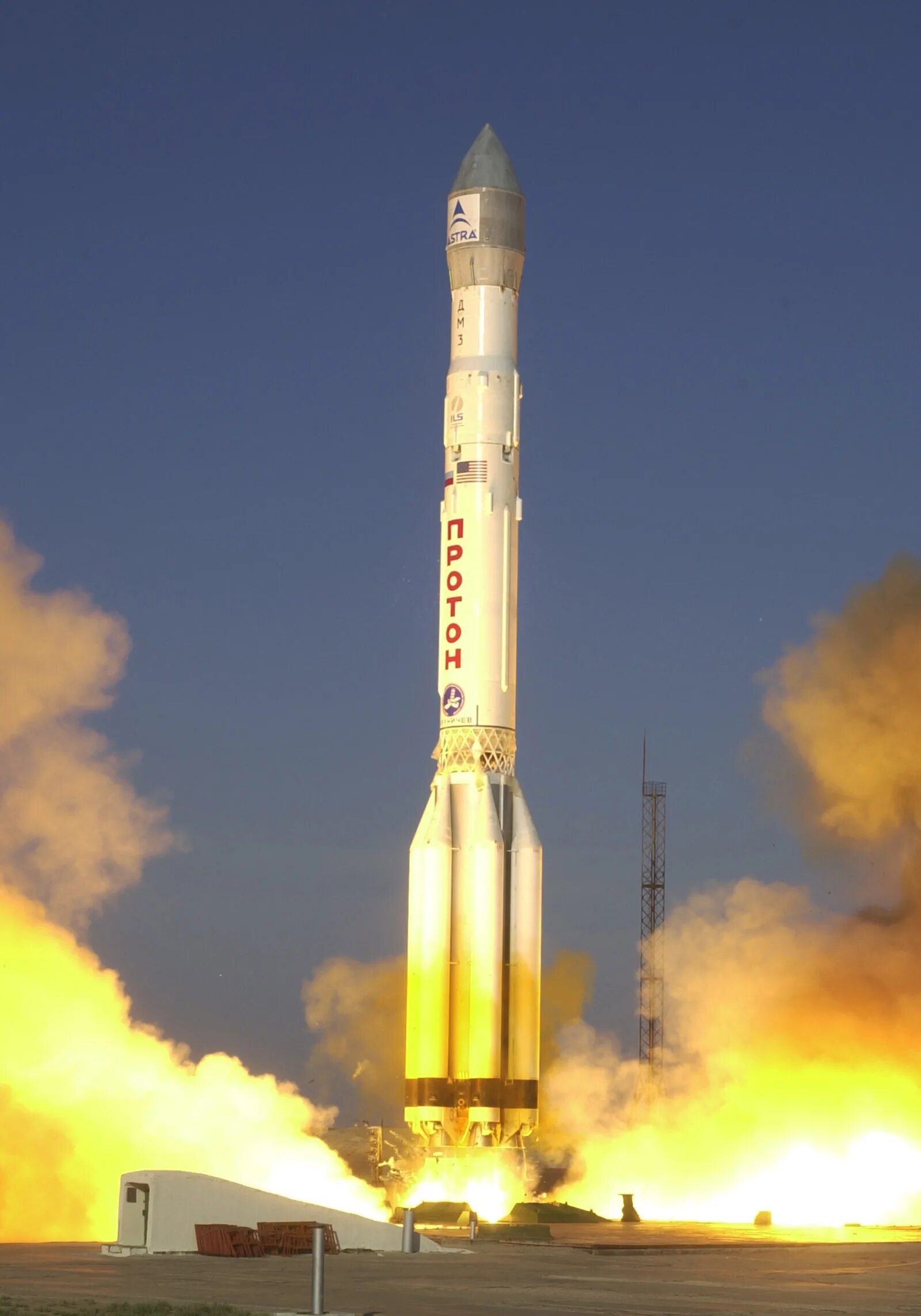 Какое имя пишут на ракете. Протон. Ракета носитель Протон 1974. Высота ракеты Протон. Протон м с космическим кораблем.