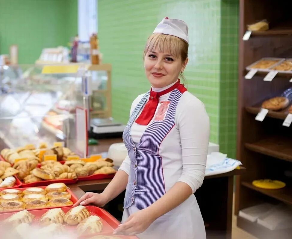 Продавщица в столовой. Работники столовой. Раздача в столовой. Буфет Общественное питание. Вакансия кассира в столовой 2 2