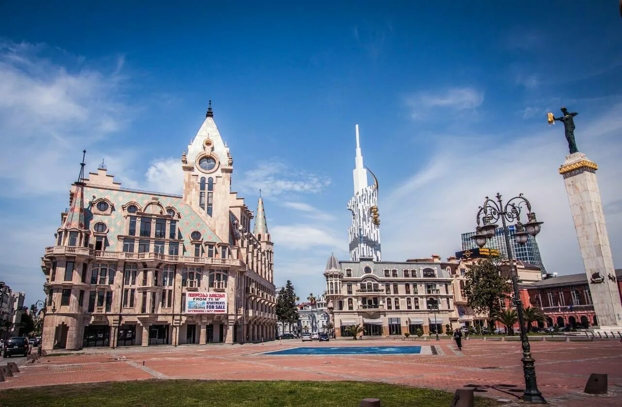 Батумская площадь европы батуми. Площадь европы батуми фото. Батуми площадь европы и статуя медеи. Батумская площадь европы батуми. Батуми площадь европы.