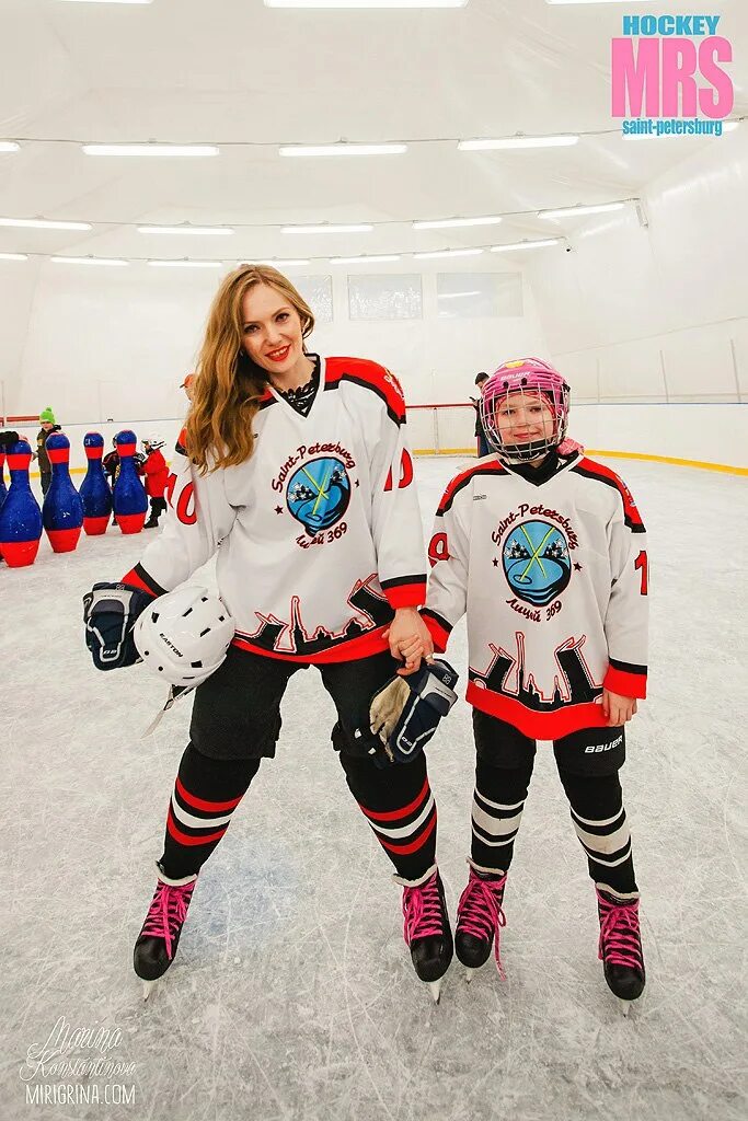 хоккей надпись. мама хоккеиста. хоккейная мама. хоккейная мама. хоккейная жилетка.