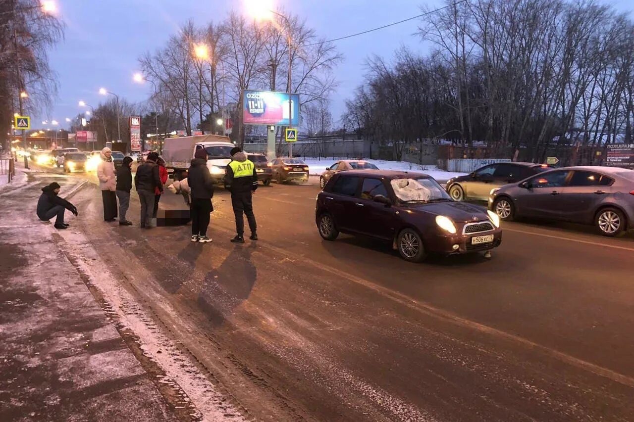 Сбили мужчину на пешеходном