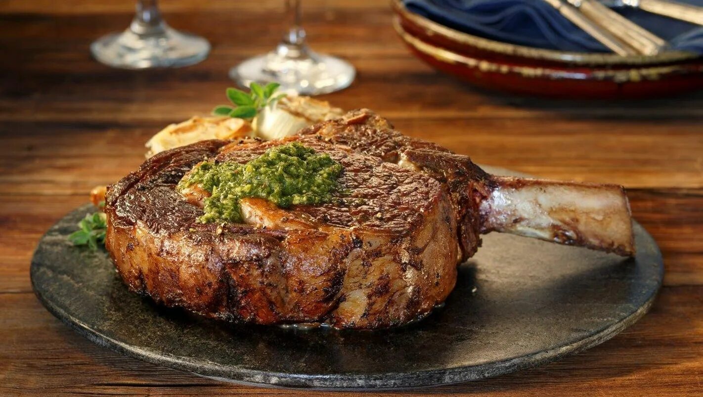 Стейк ковбой подача. Ттк ковбой стейк. Стейкхаус американский стейк. Ковбой стейк фото. Стейк рибай.