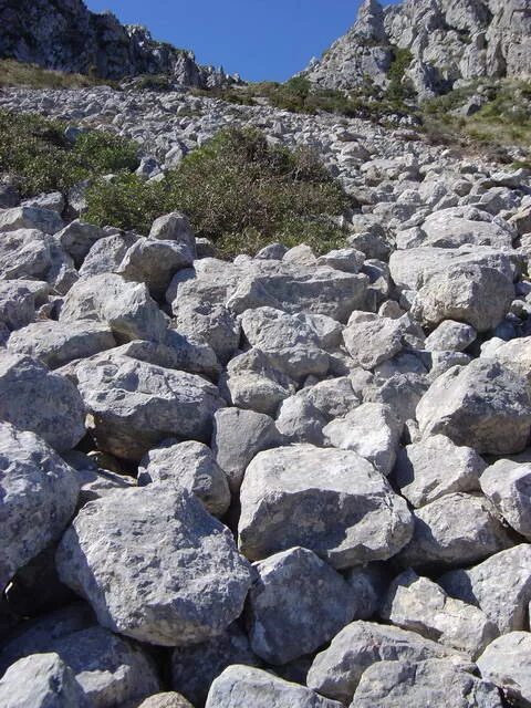 Каменная река таганай. Каменная река таганай. Карста курумы. Карста курумы. Уральские горы курумы.
