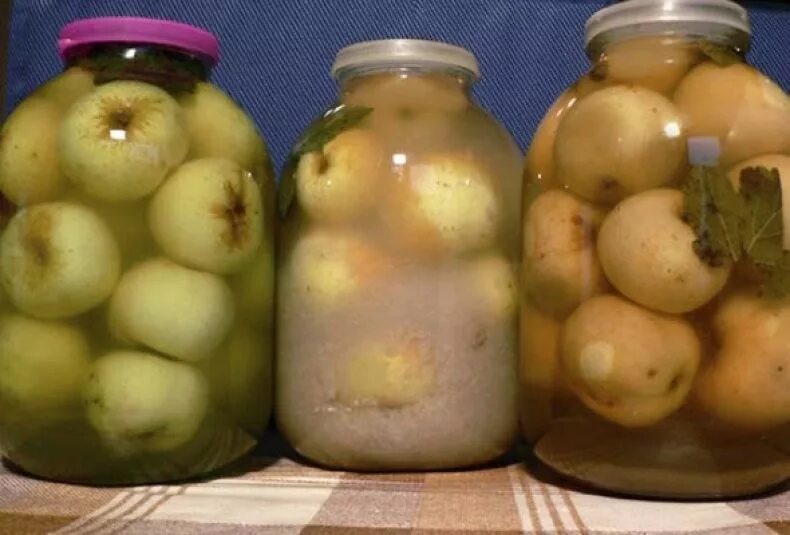 Яблоки на зиму мочёные заготовки в банках. Яблоки мочёные в банках. Яблоки мочёные в банках на зиму. Мочение яблок в банках на зиму