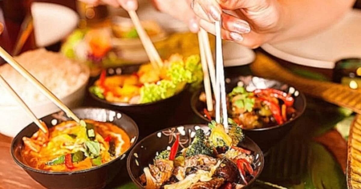 Китайская кухня свободный. Китайская кухня свободный. Ларб блюдо. Кафе кимчи иркутск. Традиционная китайская еда.