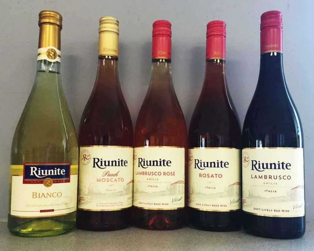 Вино riunite Lambrusco Rose. Ламбруско riunite белое. Ламбруско riunite красное. Вино игристое riunite Lambrusco. Riunite lambrusco