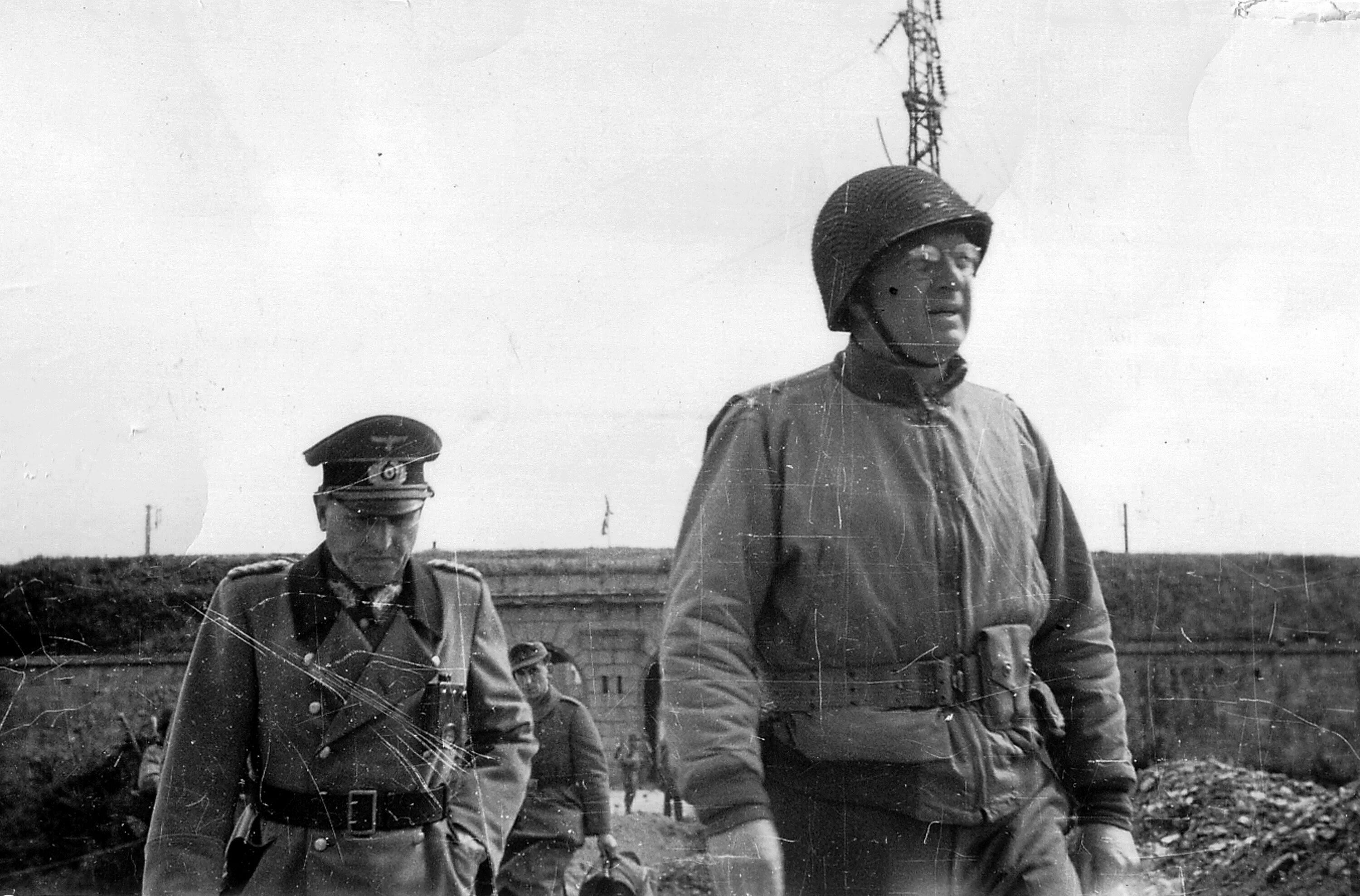 Полковник ркка в плену 1941. Женщины в немецком плену. Вов генералы в плен. Закутный дмитрий ефимович генерал-майор. Дмитрий ефимович закутный советский генерал-майор.