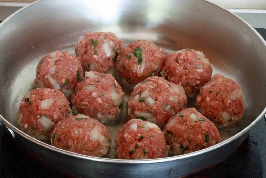 Тефтели из грудки. Овощные тефтели. тефтели с яйцом. зразы мясные с яйцом. зразы с яйцом из фарша.