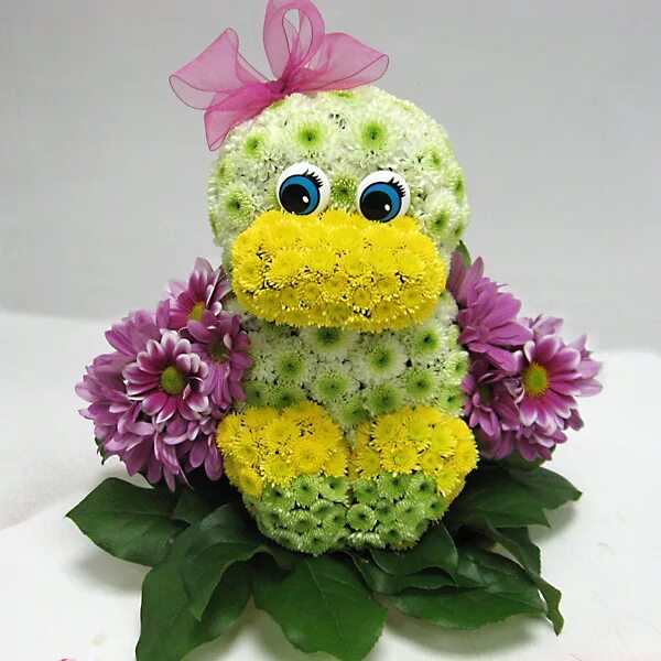 детская игрушка из цветов. зверюшки из цветов. букеты в виде животных из цветов. зверюшки из живых цветов. фигурки из цветов.