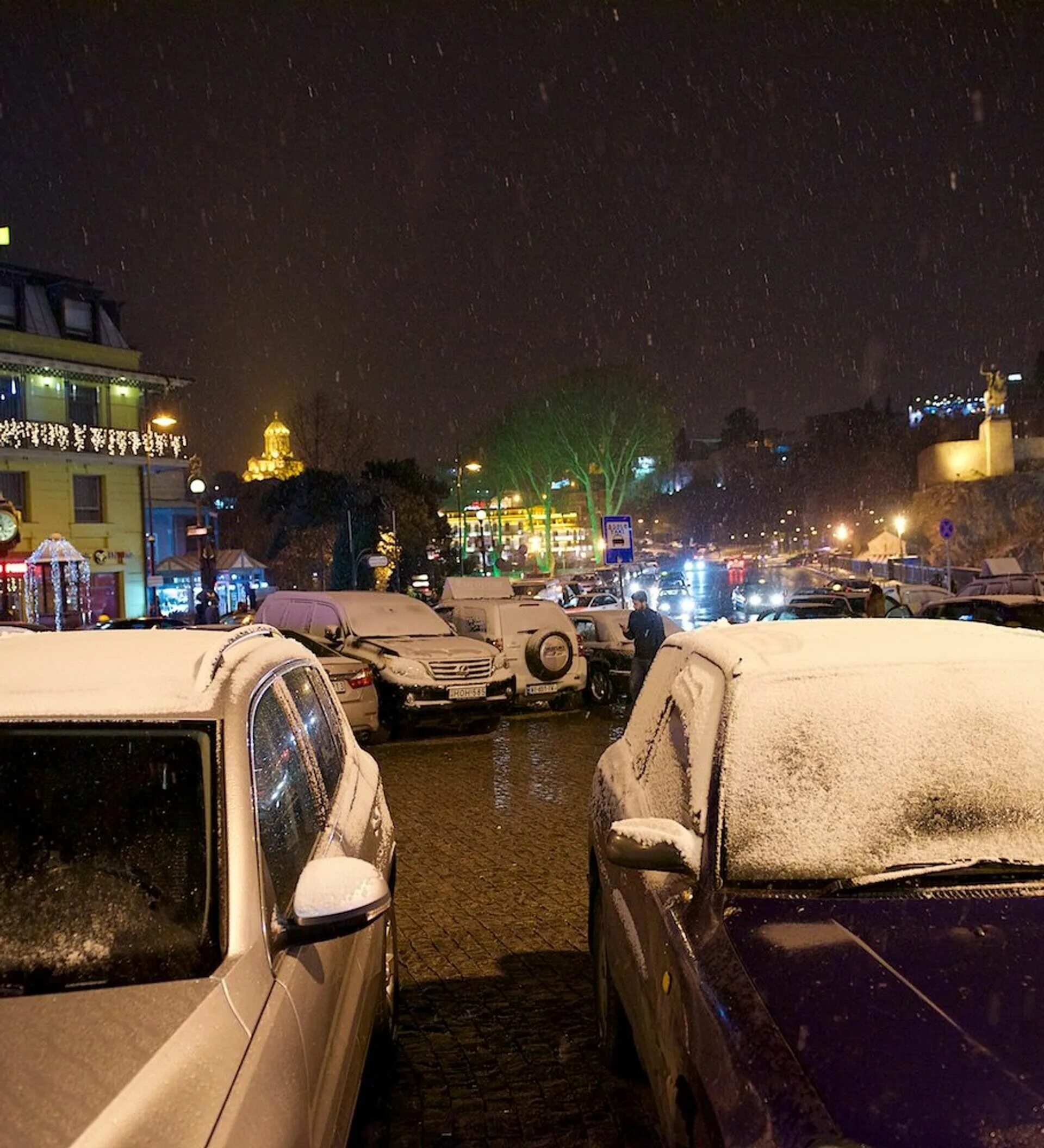 Снег в Тбилиси сегодня. Авария 7 декабря в Тбилиси 2014. Снег в Тбилиси когда выпадает. Прогноз погоды в Тбилиси. Погода в тбилисской сегодня