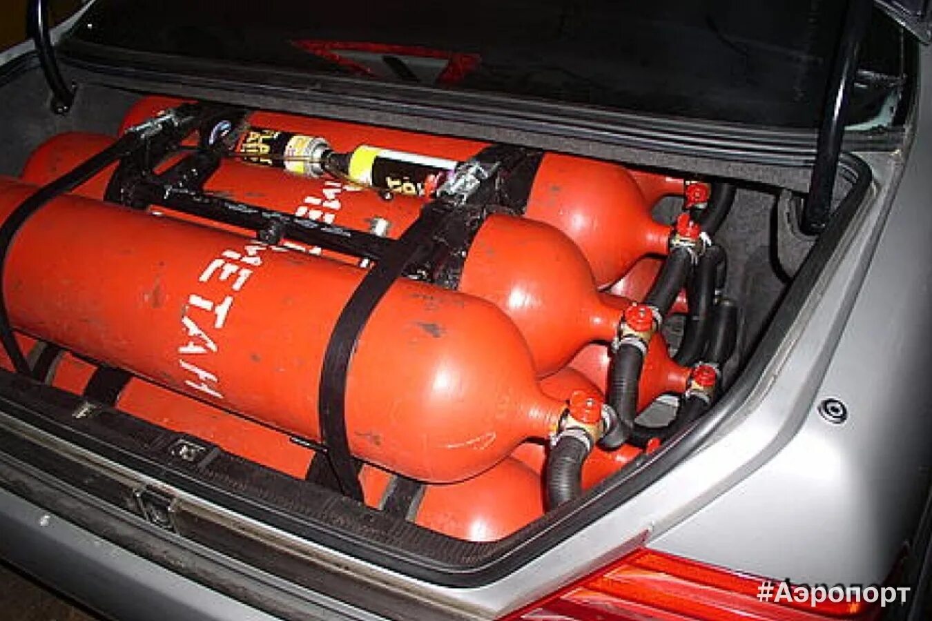Баллон газовый 27л беларусь. Газовые баллоны топливо. Газ оборудование на авто. Газобаллонное оборудование автомобиля. Газболн.